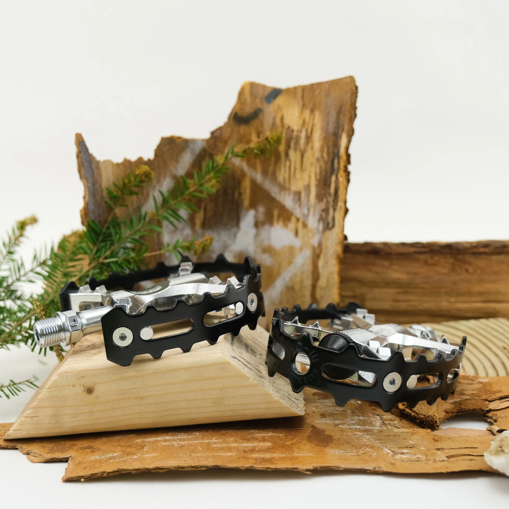 Blue Lug MKS XC Bear Trap III (Silver Body / Black Cage)