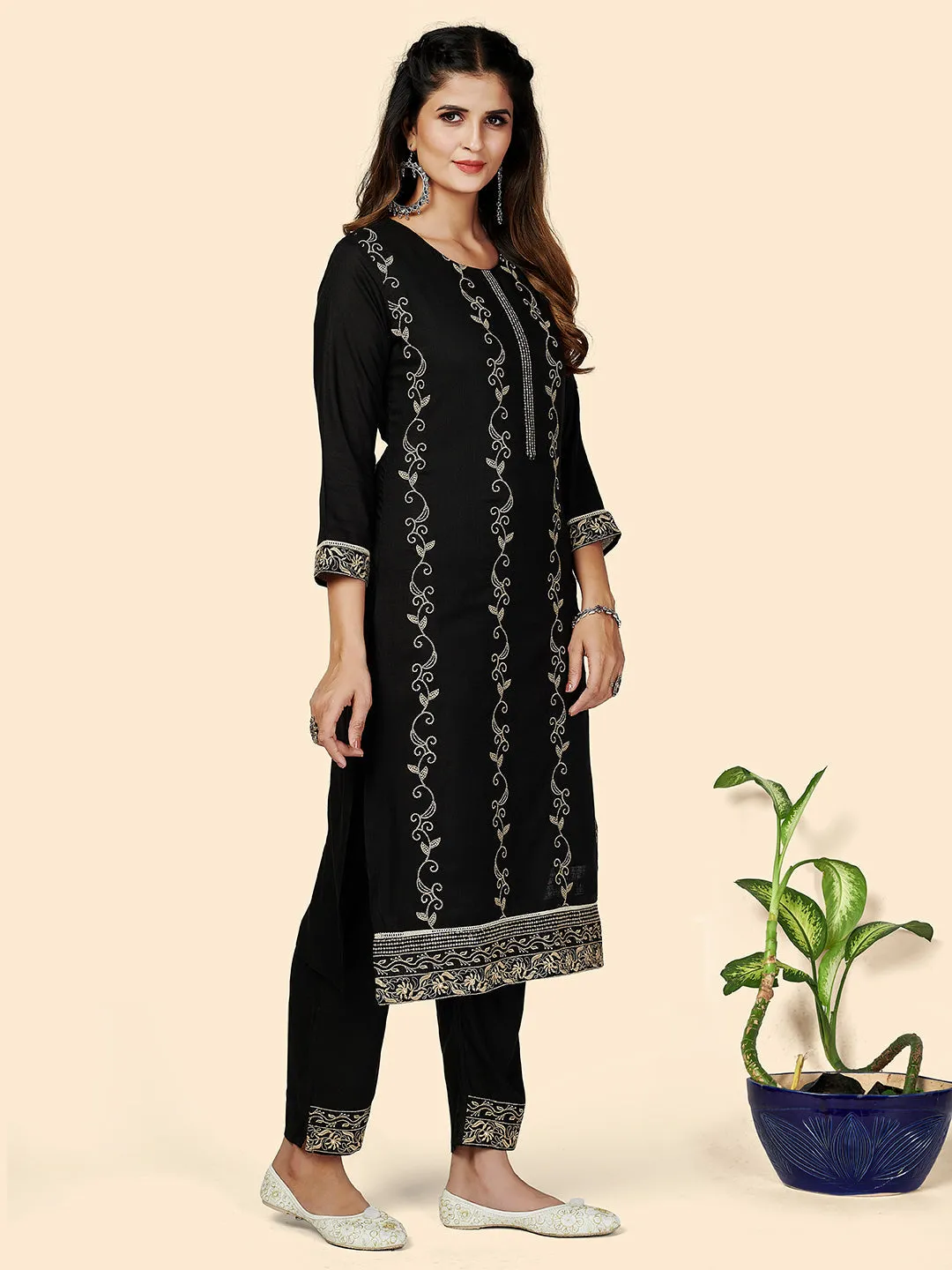 Women'S Embroidered Straight Cotton Black Stitched Kurta With Pant
