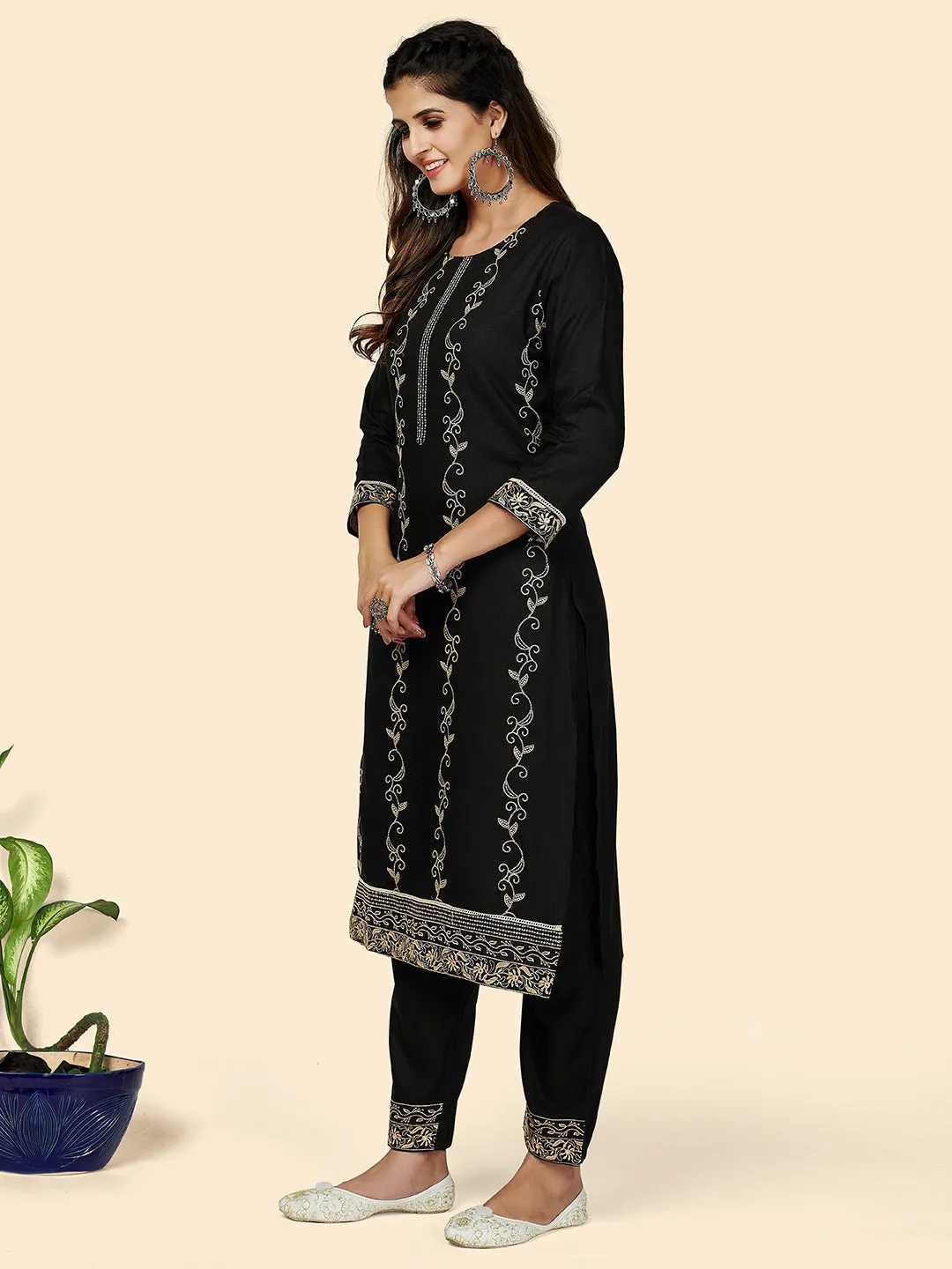 Women'S Embroidered Straight Cotton Black Stitched Kurta With Pant